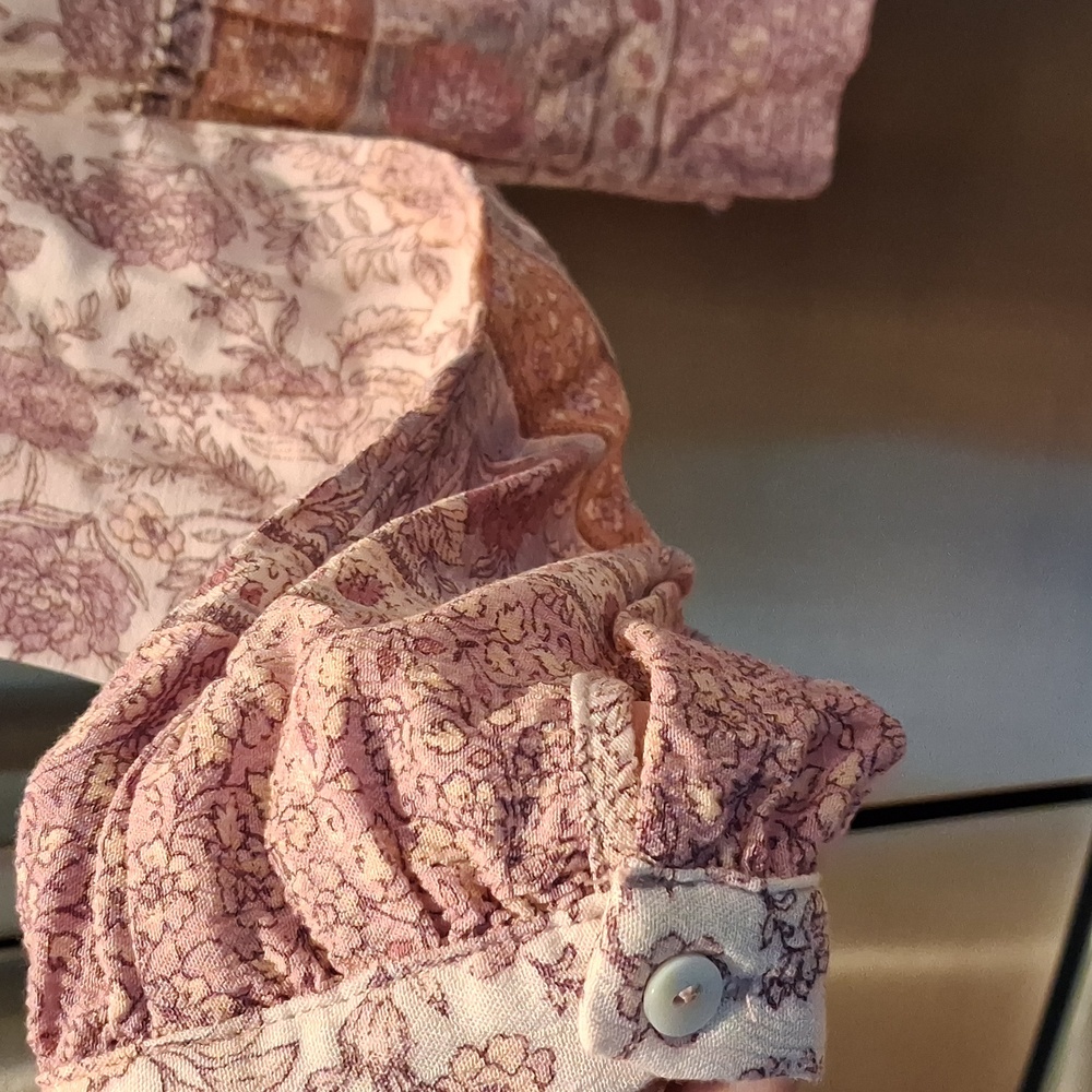 Mystree Blush Floral Top - Picture 4 of 7